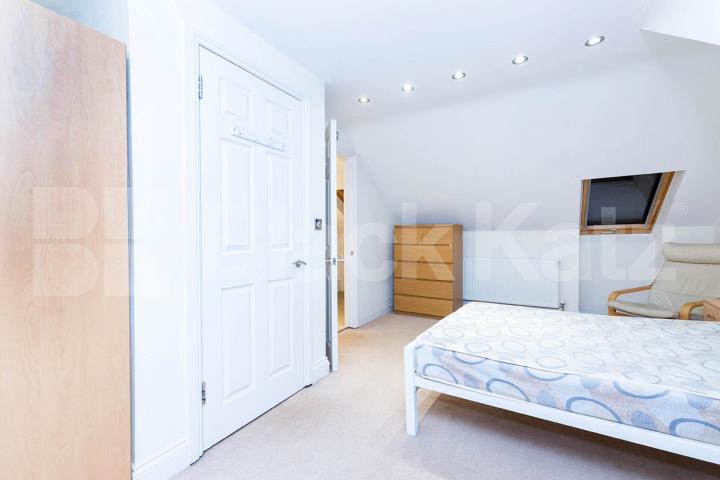 			3 Bedroom, 1 bath, 1 reception House			 Seymour Road, Harringay 